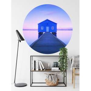 Fototapeta Okrągła Boathouse – Spokój Wody i Artystyczna Refleksja