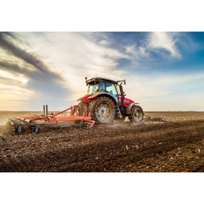 Fototapeta Traktor Pracujący Na Polu