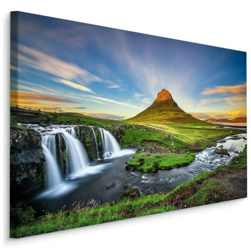 Obraz Na Płótnie Wodospad Na Tle Góry Kirkjufell Na Islandii